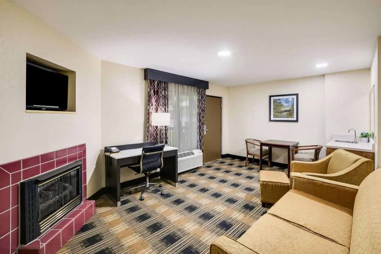 Quality Inn & Suites Mt Chalet Clayton Esterno foto